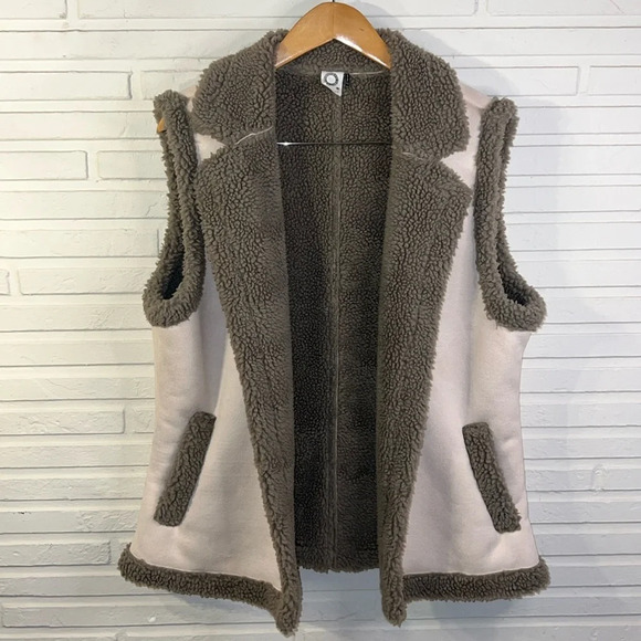 Akemi +Kim Anthro Phoebe Sherpa Suede Open Front Vest , Women’s One Size - Picture 1 of 9